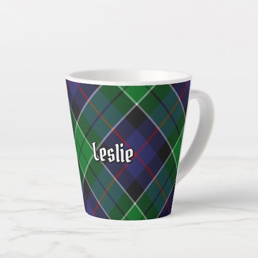 Clan Leslie Hunting Tartan Latte Mok (Rechterhoek)