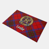 Clan Leslie Wapen over Rode Tartan Deurmat (Schuin)