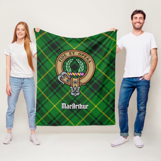 Clan MacArthur Crest over Tartan Fleece Deken (In situ)