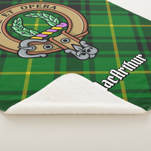 Clan MacArthur Crest over Tartan Sherpa Deken (3/4)