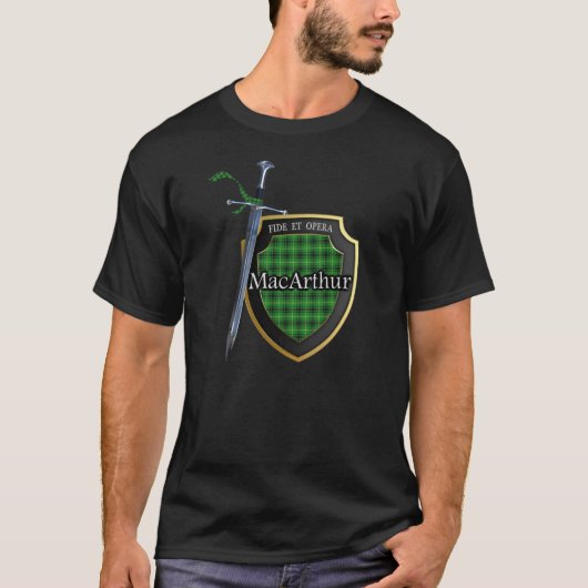 Clan MacArthur Tartan Scottish Shield & Sword T-shirt (Voorkant)