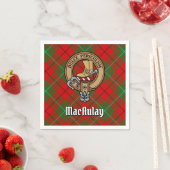 Clan MacAulay Crest boven Tartan Servet (Insitu)