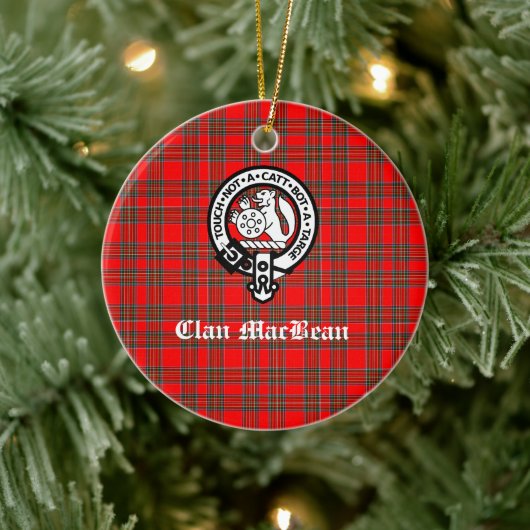 Clan MacBean Crest Badge & Tartan Keramisch Ornament (Boom)