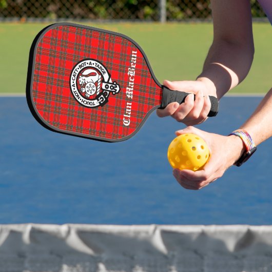 Clan MacBean Crest Badge & Tartan Persoonlijk Pickleball Paddle (Insitu)