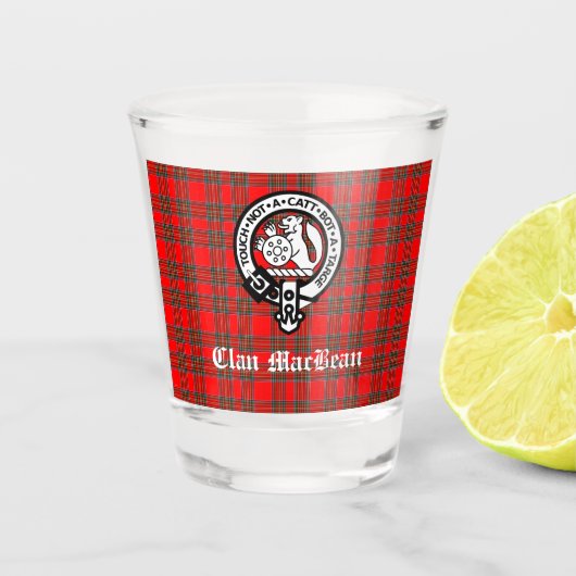 Clan MacBean Crest Badge & Tartan Shot Glas (Voorkant)