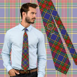 Clan MacBeth Crest over Tartan Stropdas<br><div class="desc">Clan MacBeth crest badge omringd door een riem en sluiting over tartan achtergrond. Aangepaste tekst.</div>