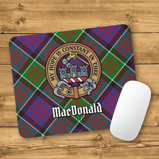 Clan MacDonald van Clanranald Crest over Tartan Muismat