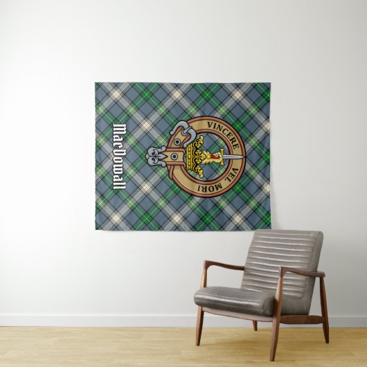 Clan MacDowall Crest over Tartan Wandkleed (In Situ (horizontaal))