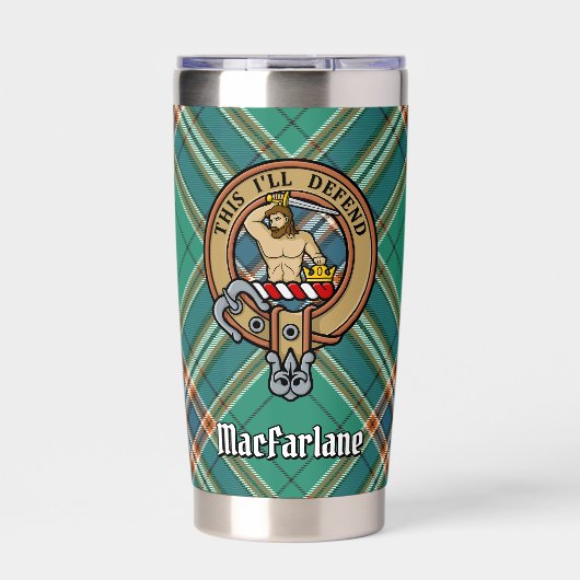 Clan MacFarlane Crest over de oude jacht Tartan Geïsoleerde Drinkbeker (Voorkant)