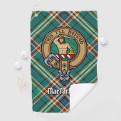 Clan MacFarlane Crest over de oude jacht Tartan Golfhanddoek (Insitu)