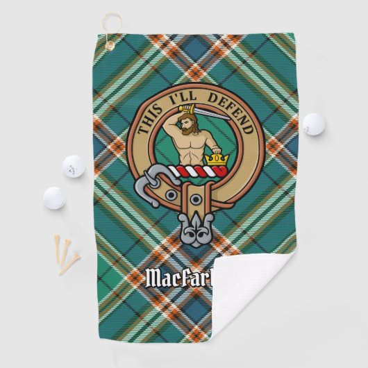 Clan MacFarlane Crest over de oude jacht Tartan Golfhanddoek (Insitu)