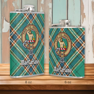 Clan MacFarlane Crest over de oude jacht Tartan Heupfles