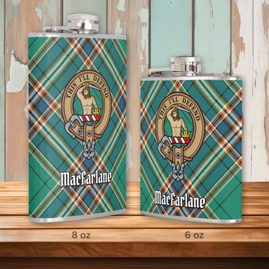 Clan MacFarlane Crest over de oude jacht Tartan Heupfles