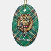 Clan MacFarlane Crest over de oude jacht Tartan Keramisch Ornament (Links)