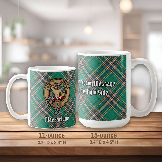 Clan MacFarlane Crest over de oude jacht Tartan Koffiemok