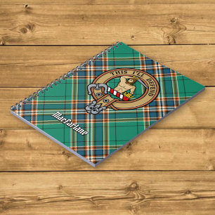Clan MacFarlane Crest over de oude jacht Tartan Notitieboek