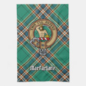 Clan MacFarlane Crest over de oude jacht Tartan Theedoek (Verticaal)
