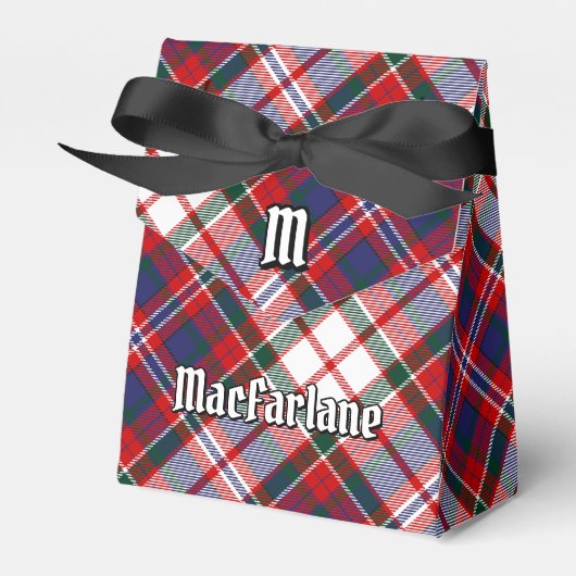 Clan MacFarlane Crest over Jurk Tartan Bedankdoosjes (Voorkant Zijde)