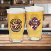 Clan MacFarlane Crest over Jurk Tartan Glas