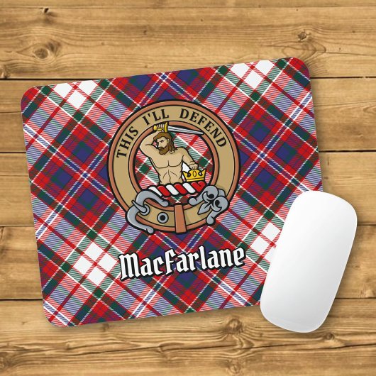 Clan MacFarlane Crest over Jurk Tartan Muismat
