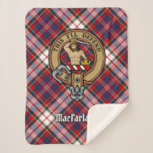 Clan MacFarlane Crest over Jurk Tartan Sherpa Deken (Voorkant)