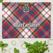 Clan MacFarlane Crest over Jurk Tartan Theedoek (Gevouwen)