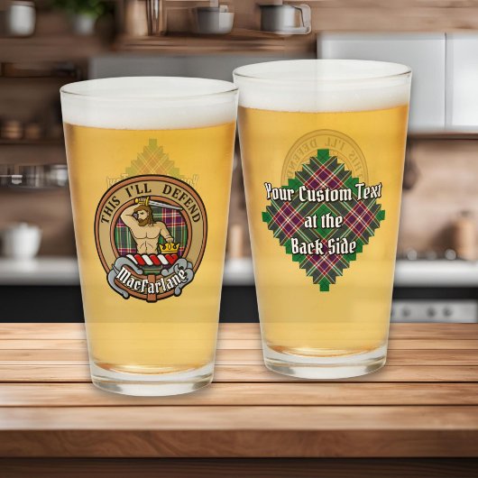 Clan MacFarlane Crest over moderne jacht Tartan Glas