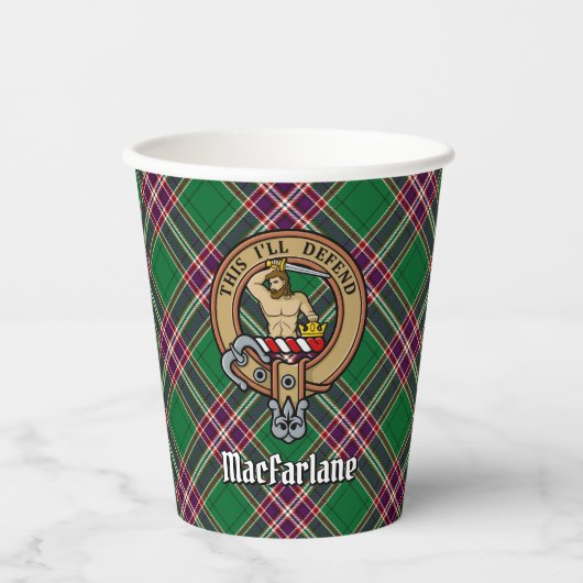 Clan MacFarlane Crest over moderne jacht Tartan Papieren Bekers (Voorkant)