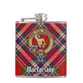 Clan MacFarlane Crest over Rode Tartan Heupfles (Voorkant)