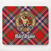 Clan MacFarlane Crest over Rode Tartan Muismat (Voorkant)