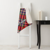 Clan MacFarlane Crest over Rode Tartan Sherpa Deken (In situ)