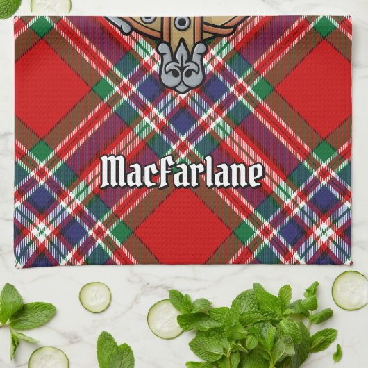 Clan MacFarlane Crest over Rode Tartan Theedoek (Gevouwen)