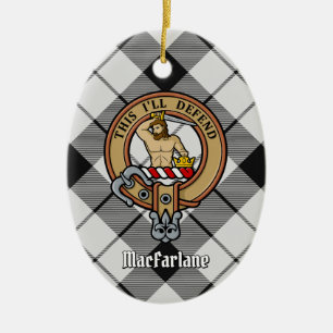 Clan MacFarlane Crest over zwart-wit tartaan Keramisch Ornament