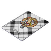 Clan MacFarlane Crest over zwart-wit tartaan Notitieboek (Linkerzijde)