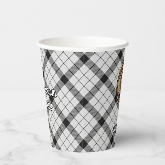 Clan MacFarlane Crest over zwart-wit tartaan Papieren Bekers (Rechts)