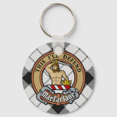 Clan MacFarlane Crest over zwart-wit tartaan Sleutelhanger (Voorkant)