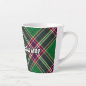 Clan MacFarlane Moderne Jacht Tartan Latte Mok (Rechts)