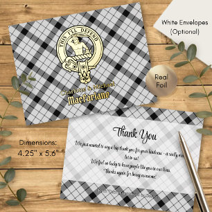 Clan MacFarlane Wapen over Zwarte en Witte Tartan Folie Uitnodiging Briefkaart