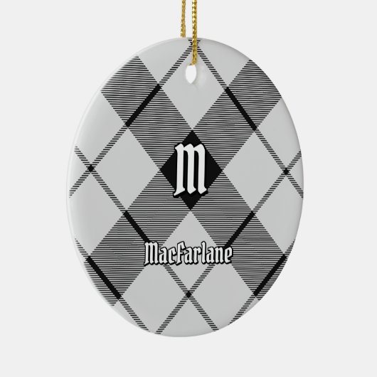 Clan MacFarlane Zwart-wit Tartan Keramisch Ornament (Rechts)