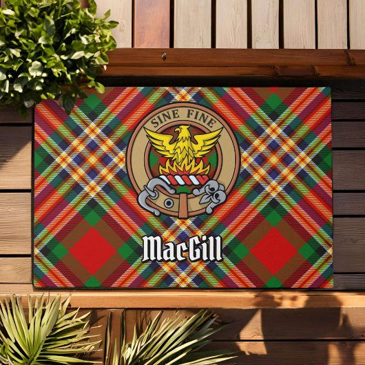 Clan MacGill Crest over Tartan Deurmat