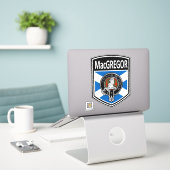 Clan MacGregor Crest & Tartan Saltire Sticker (Laptop op bureau)