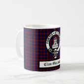 Clan Machlachlan Crest Badge & Tartan Koffiemok (Voorkant links)