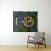 Clan MacInnes Crest over Tartan Wandkleed (In Situ (horizontaal))