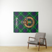 Clan MacIntyre Crest over Tartan Wandkleed (In Situ (horizontaal))