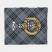Clan MacKay Crest over Blue Tartan Fleece Deken (Voorkant (Horizontaal))