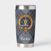 Clan MacKay Crest over Blue Tartan Geïsoleerde Drinkbeker (Voorkant)