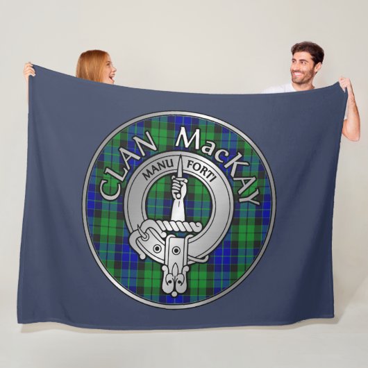 Clan MacKay Crest & Tartan Fleece Deken (In situ)