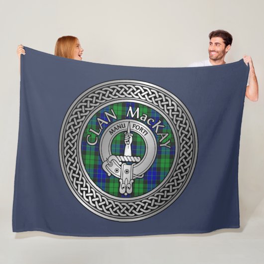 Clan MacKay Crest & Tartan Knot Fleece Blanket Deken (In situ)
