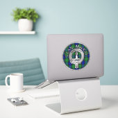 Clan MacKay Crest & Tartan Sticker (Laptop op bureau)