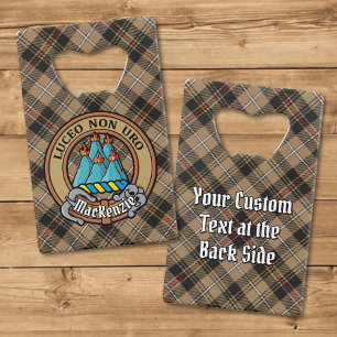 Clan MacKenzie Crest over bruine jacht Tartan Creditkaart Flessenopener